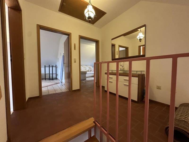 Immobilie in Morschen - ***Idyllisch für Familien*** Einfamilienwohnhaus mit zwei Garagen und Garten in Neumorschen - Bild 3
