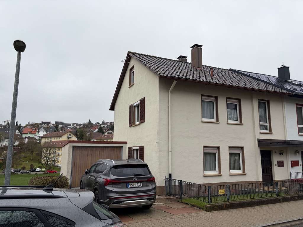 Immobilie in St. Georgen im Schwarzwald - Doppelhaushälfte mit großem Grundstück & Ausbaupotenzial - Bild 0