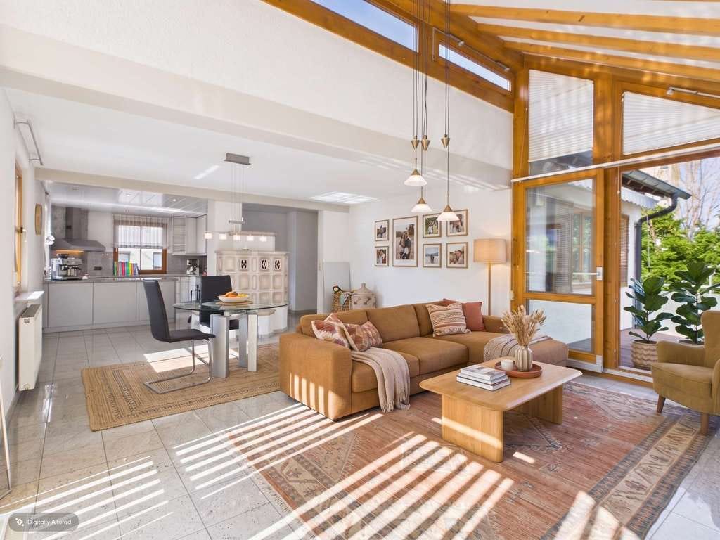 Immobilie in Bondorf - Familienidylle - modernisiertes ZFH mit Doppelgarage, Hof und Garten - Bild 3