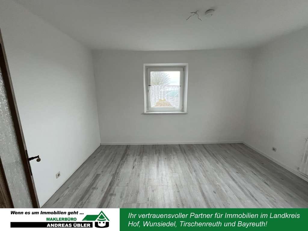 Immobilie in Selb - Chance für Kenner: 6-Parteien-Haus mit Charme und Potenzial - Bild 2