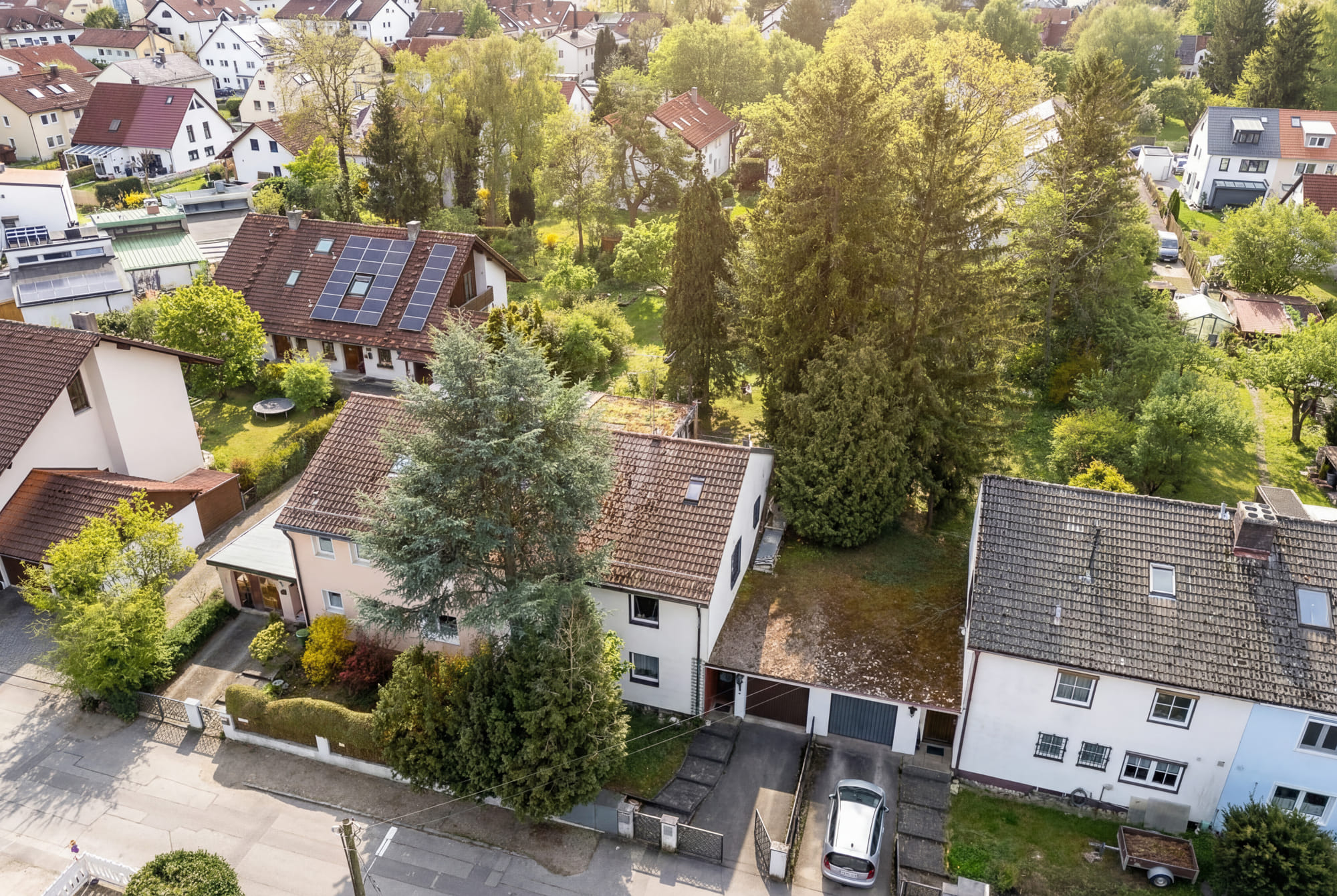 Immobilie in Puchheim - Investment: sanierungsbedürftige DHH in zentraler Lage von Puchheim - Bild 2