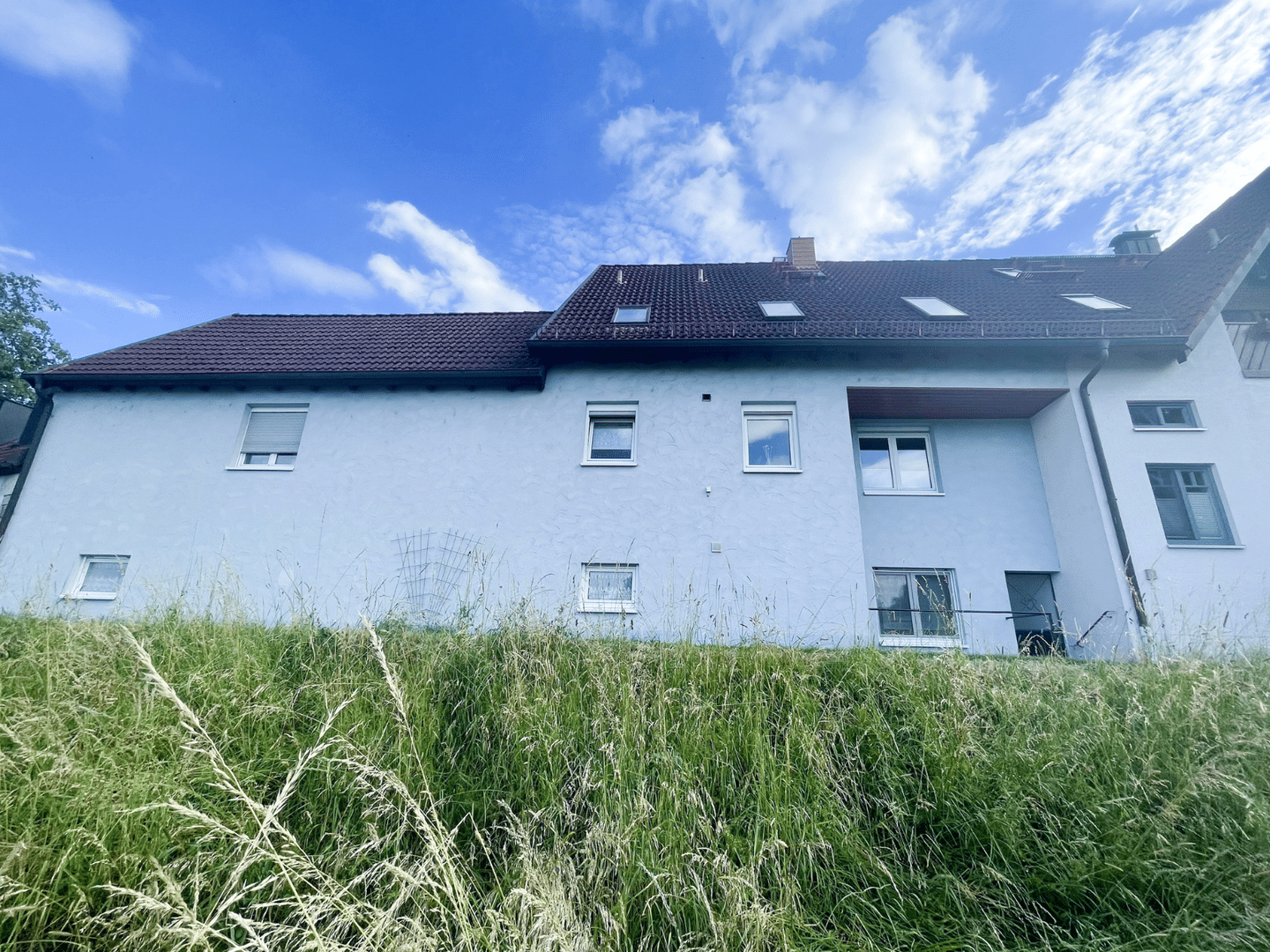 Immobilie in Grafenrheinfeld - Gepflegtes Mehrfamilienhaus mit zwei Wohneinheiten und Ausbaupotenzial in Grafenrheinfeld bei Schweinfurt - Bild 1