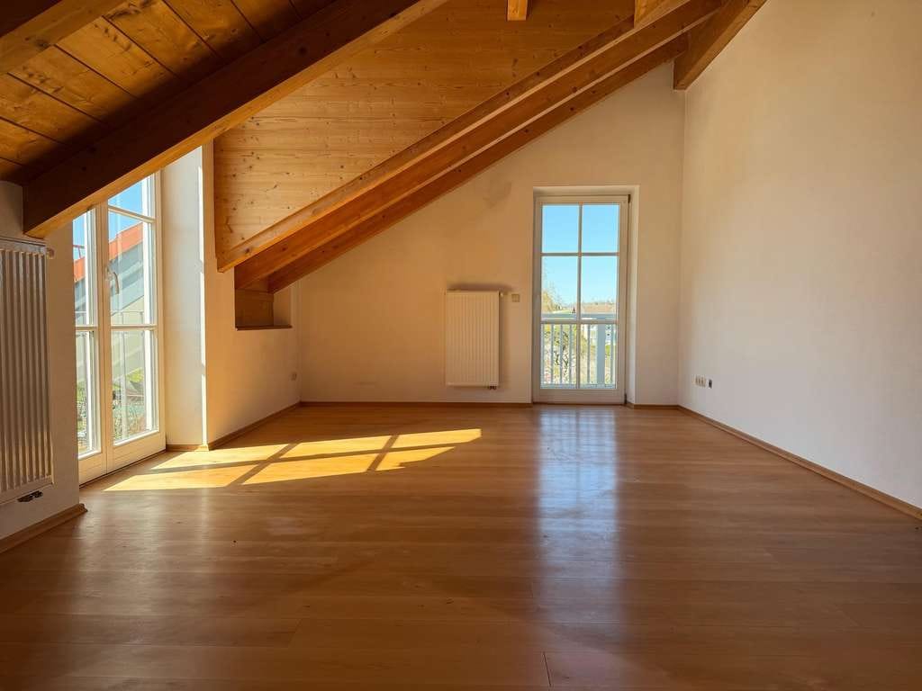 Immobilie in Höslwang - Helle 2 Zimmer DG Wohnung, Küche Bad, von privat provisionsfrei zu verkaufen - Bild 0