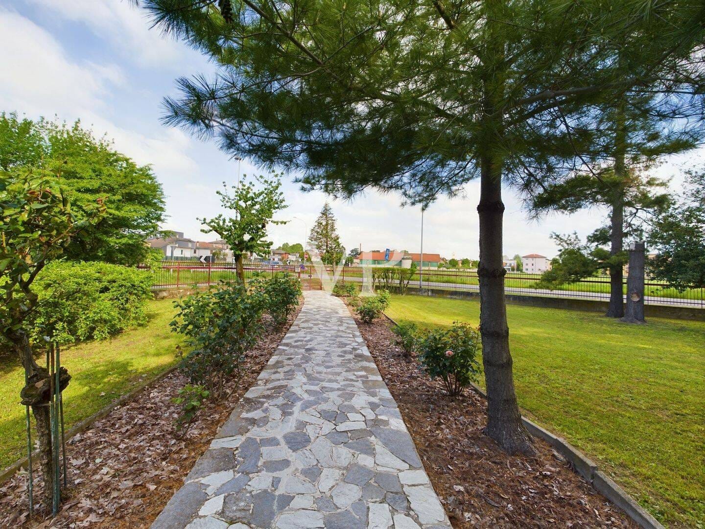 Immobilie in Nortmoor - Villa auf zwei Ebenen mit großem Privatgarten und Doppelgarage - Bild 2