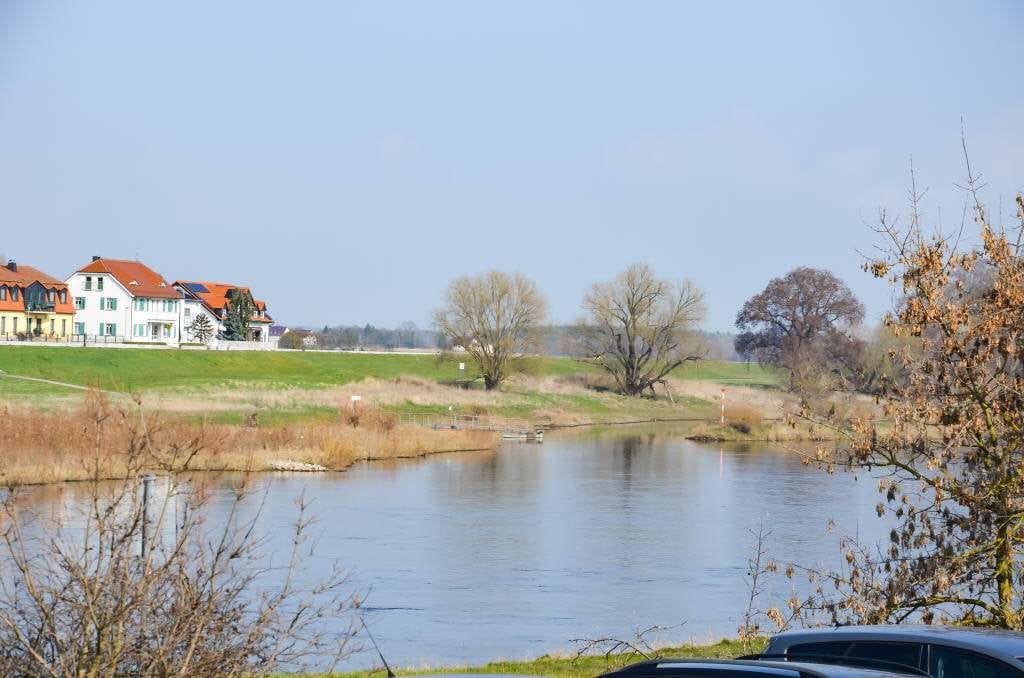 Immobilie in Riesa - Bezugsfreie, stilvoll sanierte 2-Raum-Eigentumswohnung mit traumhaftem Elbblick - im Herzen vo - Bild 2