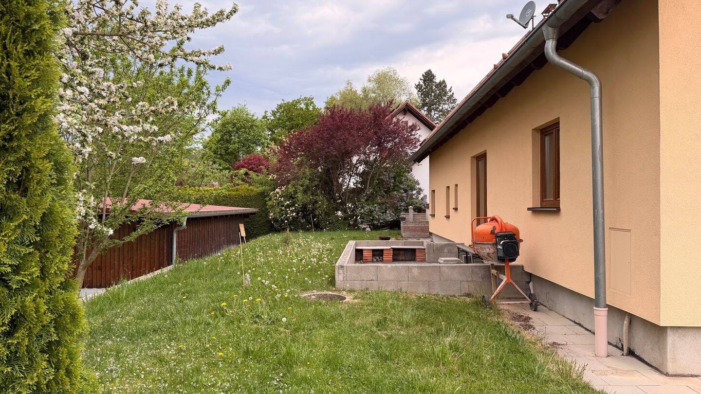 Immobilie in Steinkirchen - Einfamilienhaus mit Garten und Ausbaupotential - Bild 2
