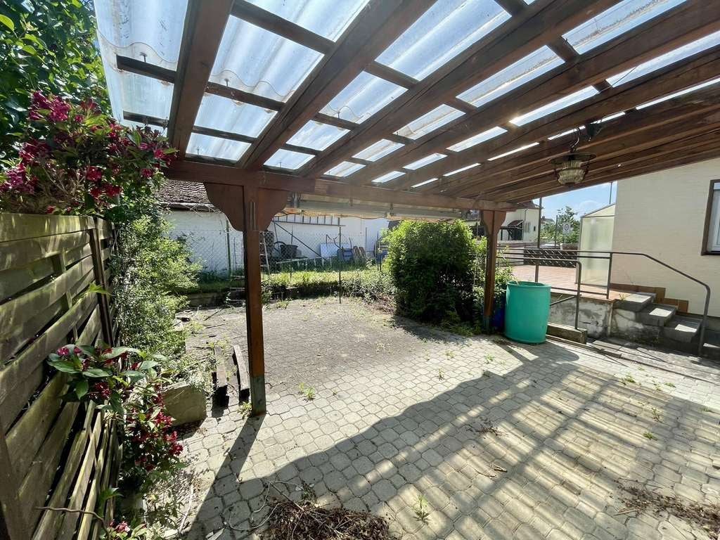 Immobilie in Balingen - Viel Platz für Ideen: Einfamilienhaus mit Garten in beliebter Wohngegend und Gestaltungsmöglichkei - Bild 2
