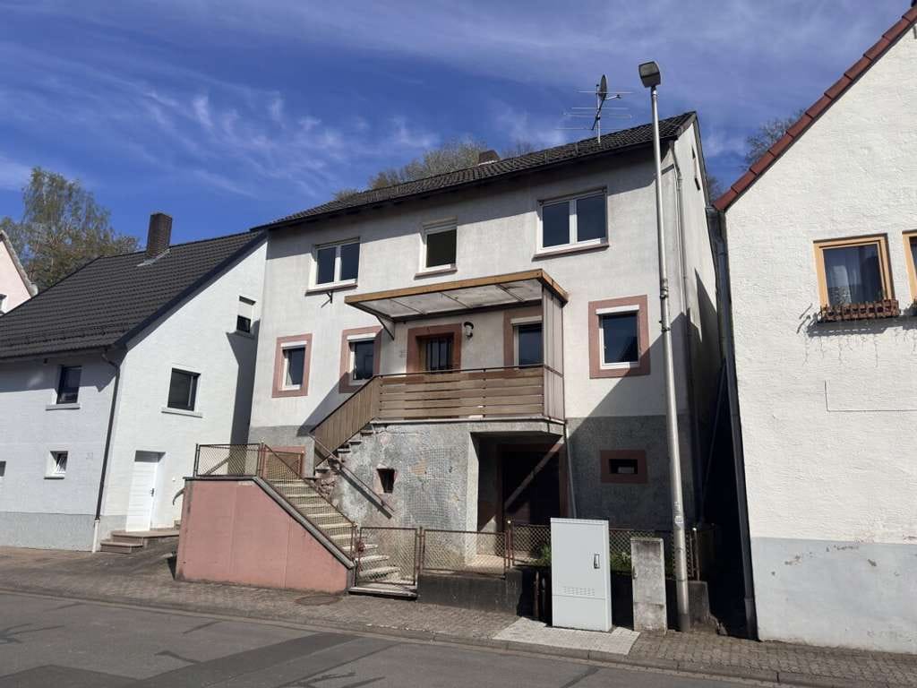 Immobilie in Eschau - Erschwingliches Einfamilienhaus mit Garten ... ideal für Handwerker! - Bild 0