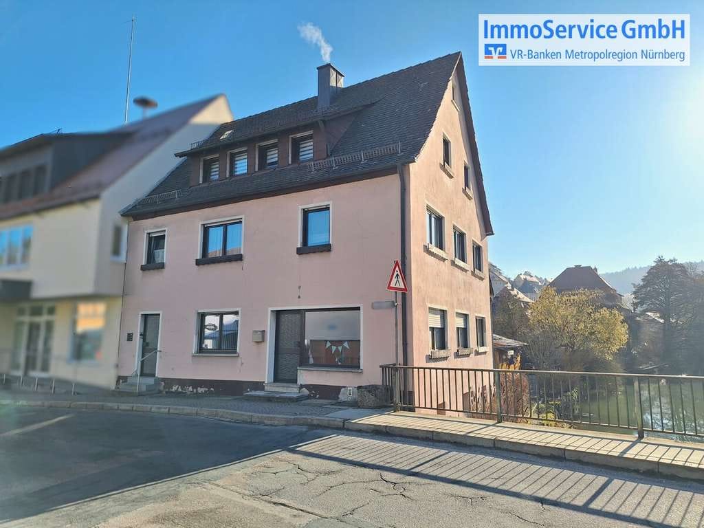 Immobilie in Hartenstein - Teilvermietetes Wohn- und Geschäftshaus im Kern von Velden - Bild 0
