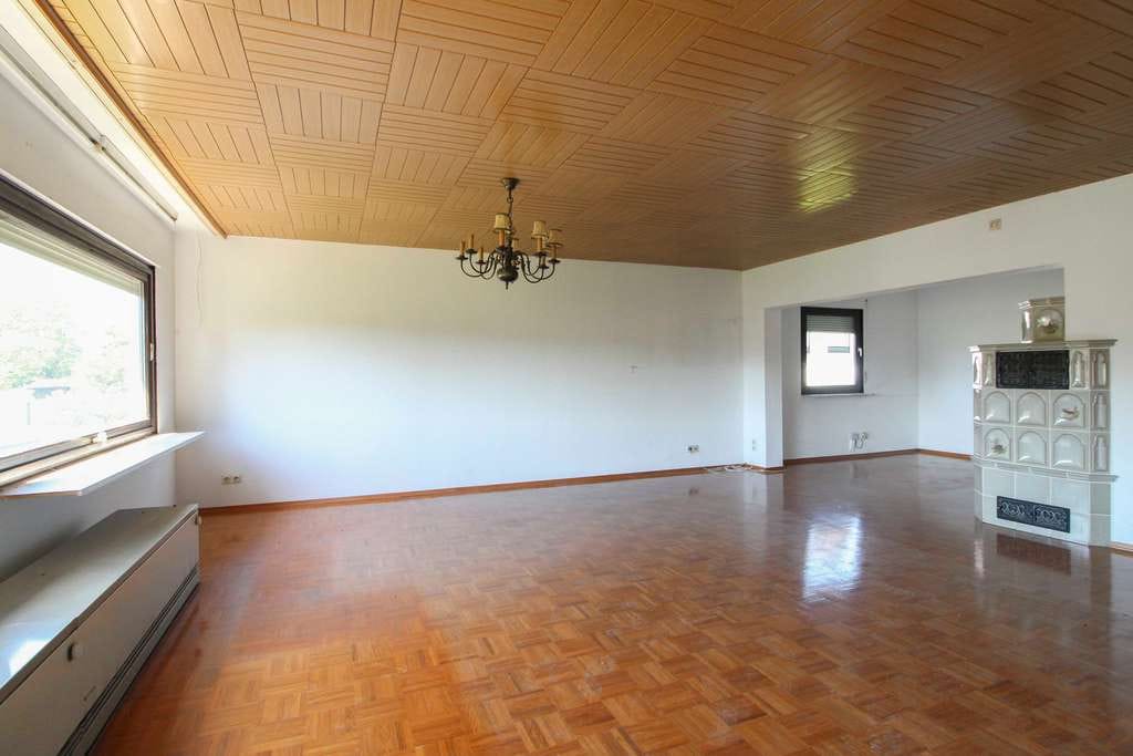 Immobilie in Illingen - Freistehendes Einfamilienhaus mit ELW, großem Garten und 3 Garagen auf 1.443 m² Grundstück - Bild 4