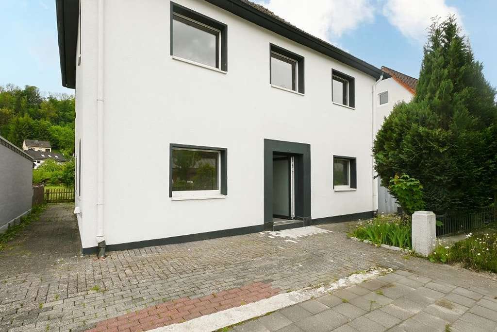 Immobilie in Altenbeken - Altenbeken: Vollständig saniertes Einfamilienhaus mit großer Terrasse! - Bild 0
