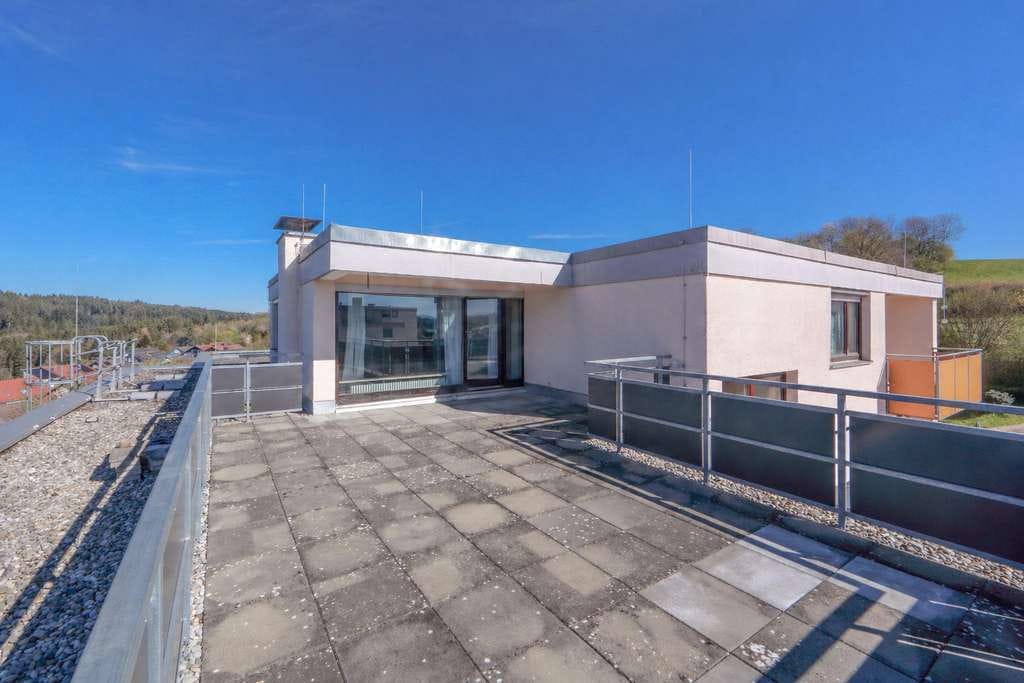 Immobilie in Leinzell - GROSSZÜGIGE PENTHOUSE-WOHNUNG MIT DACHTERRASSE, BALKON UND VIEL POTENZIAL - Bild 0
