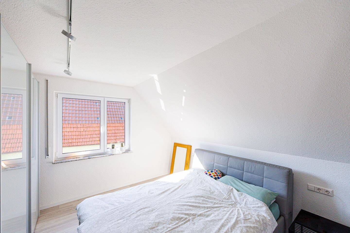 Immobilie in Eberdingen - Weitblick: Dachgeschossliebe mit viel Licht! - Bild 2