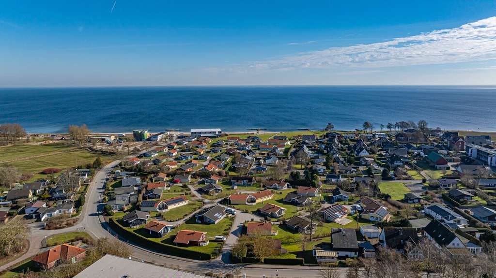 Immobilie in Brodersby - Provisionsfrei – Hochwertiges Ferienhaus mit Sauna, Kamin und Top-Lage: nur 300 m zur Ostsee - Bild 0