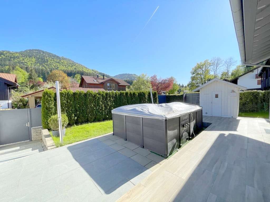 Immobilie in Bad Heilbrunn - Außergewöhnliches Anwesen mit bis zu 3 Wohneinheiten + Arbeiten + Wellness, alles unter einem Dach - Bild 4