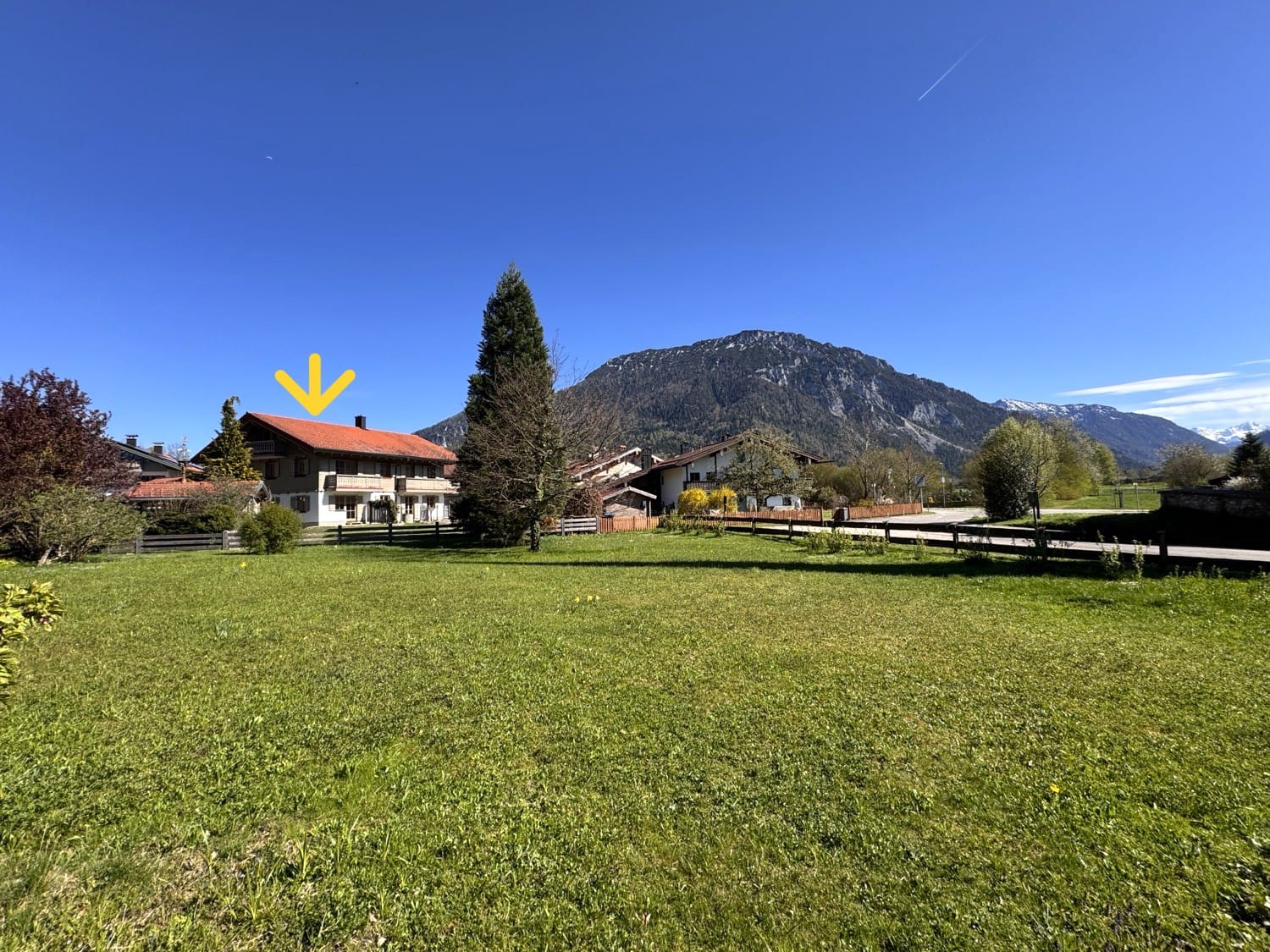 Immobilie in Ruhpolding - Ansprechendes, renoviertes Wohnhaus mit 3 Wohnungen und großer Doppelgarage in herrlicher Lage - Bild 1