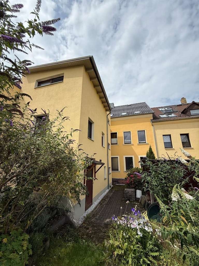 Immobilie in Lichtenstein/Sachsen - Großzügiges 9-Zimmer EFH mit wunderschönem Garten, Kamin und Einliegerwohnung - Bild 0