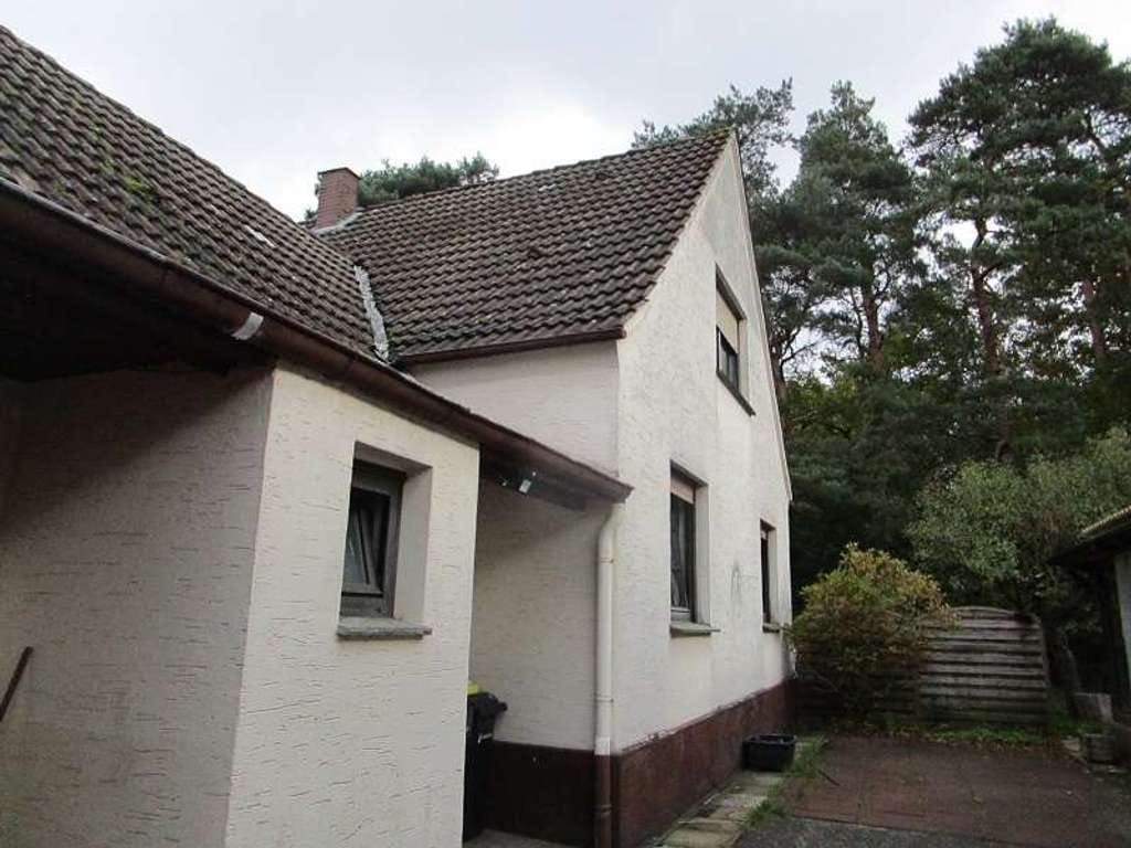Immobilie in Hövelhof - Einfamilienhaus auf großem Grundstück plus Erholungsfläche - Bild 1