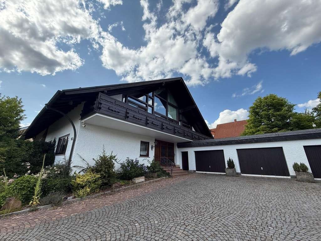 Immobilie in Neuhof - Viel Raum zum Leben: Riesige Landhausvilla in Neuhof/Fulda! - Bild 0