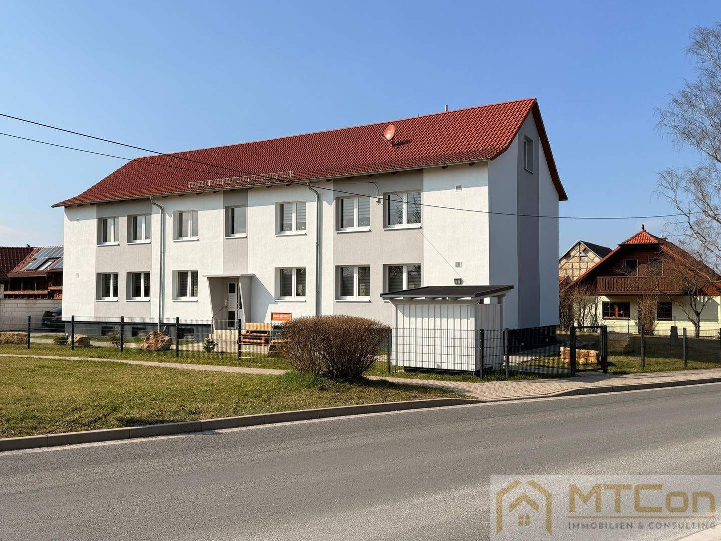 Immobilie in Bösleben-Wüllersleben - TOP - saniertes Mehrfamilienhaus mit 4-Wohneinheiten + Carport + Stellplätzen + Außenanlage in bester Lage zu Erfurt - Bild 2