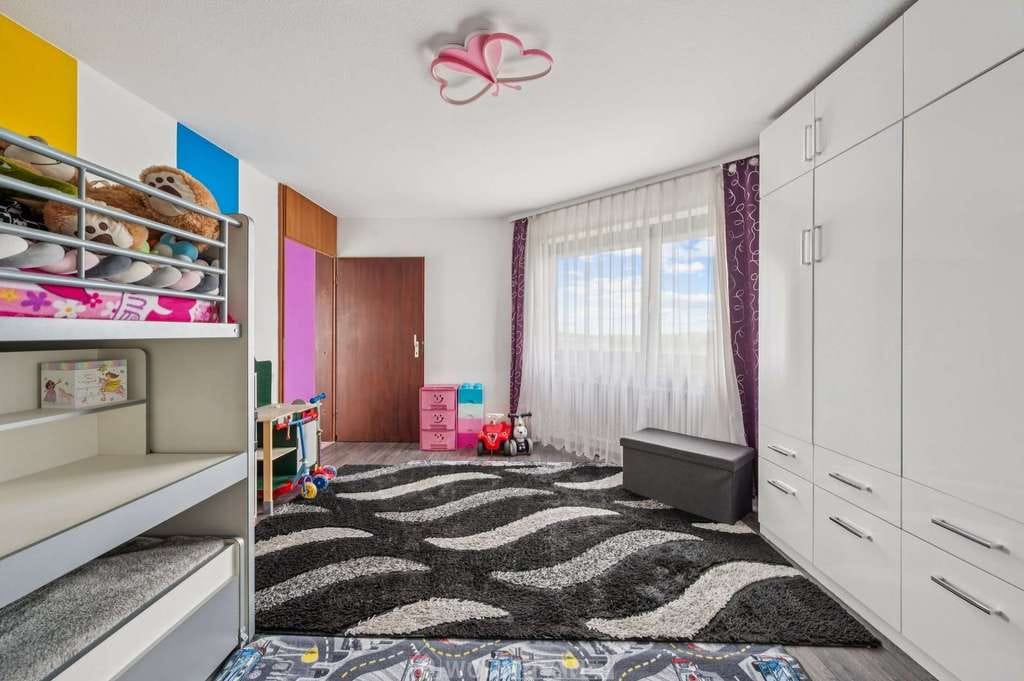 Immobilie in Tamm - Über den Dächern von Tamm: Wohnen mit Blick über Tamm - 3,5-Zimmer-Penthouse, Aufzug und Tiefgarage - Bild 3