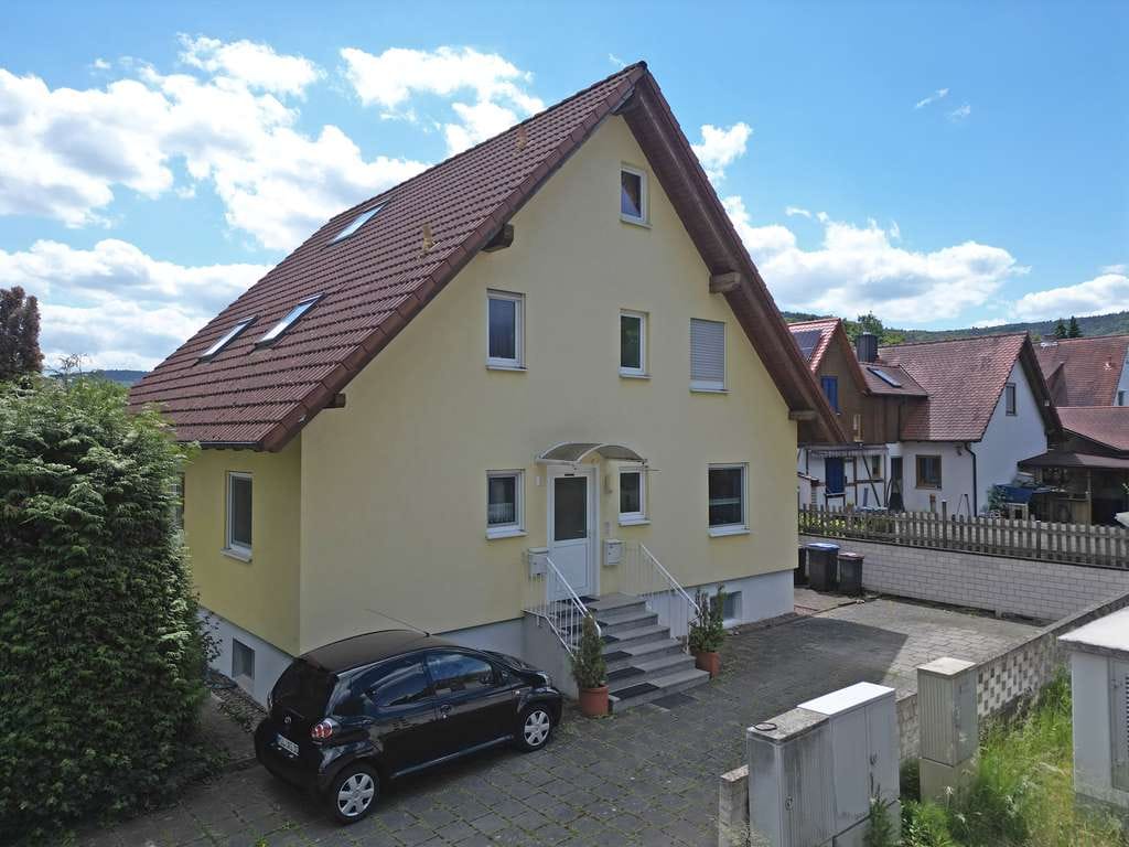 Immobilie in Kleinheubach - Gepflegtes Zweifamilienhaus mit Ausbaupotential - Bild 0