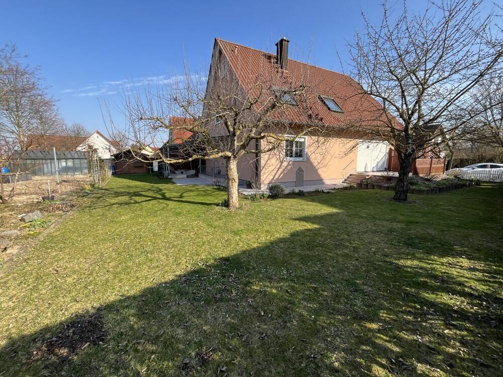 Immobilie in Waigolshausen - Zwei Zuhause, ein Lebensgefühl - mit Gartenidylle, Wellnessbereich - 97534 Waigolshausen - Bild 2