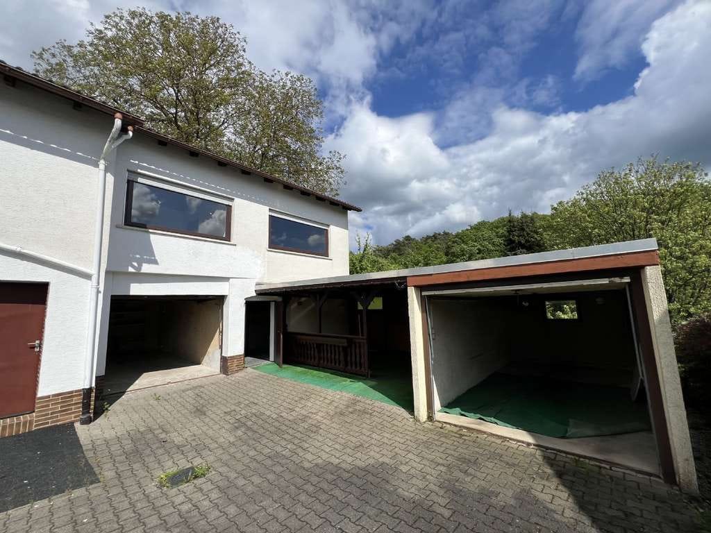 Immobilie in Ehringshausen - Renovierungsbedürftiges 1-2 Familienhaus mit Garten und Potenzial - Bild 1