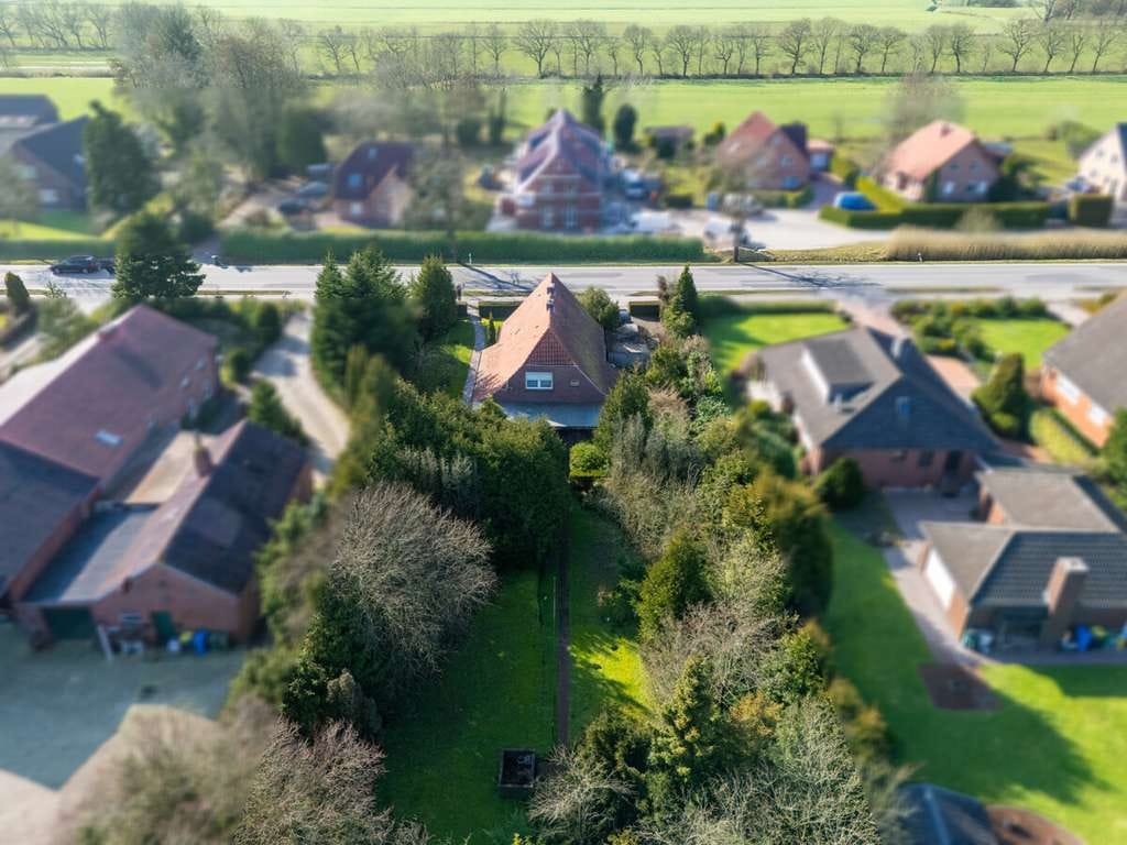 Immobilie in Südbrookmerland - Großzügiges Einfamilienhaus mit großem Grundstück und viel Potenzial in ruhiger Lage von Victorbur - Bild 2