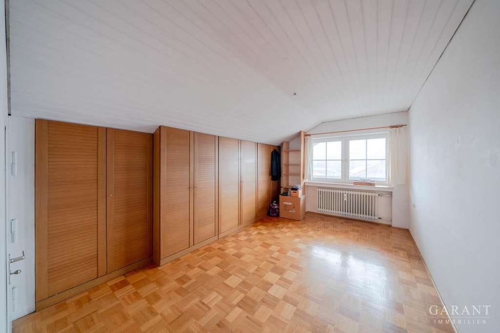 Immobilie in Wackersberg - Große 2 Zimmer-Dachgeschoss-Wohnung mit Ost- und Westbalkon in ruhiger Lage im Kreis Tölz - Bild 3