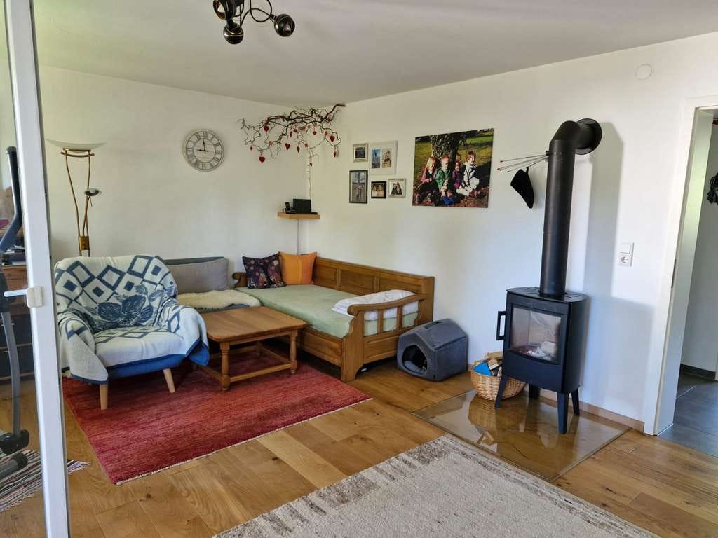 Immobilie in Haag in Oberbayern - Modernisierte 3‑Zi.-Wohnung mit Süd-Balkon, Kamin & EBK | Stellplatz inkl. | bezugsfrei - Bild 3