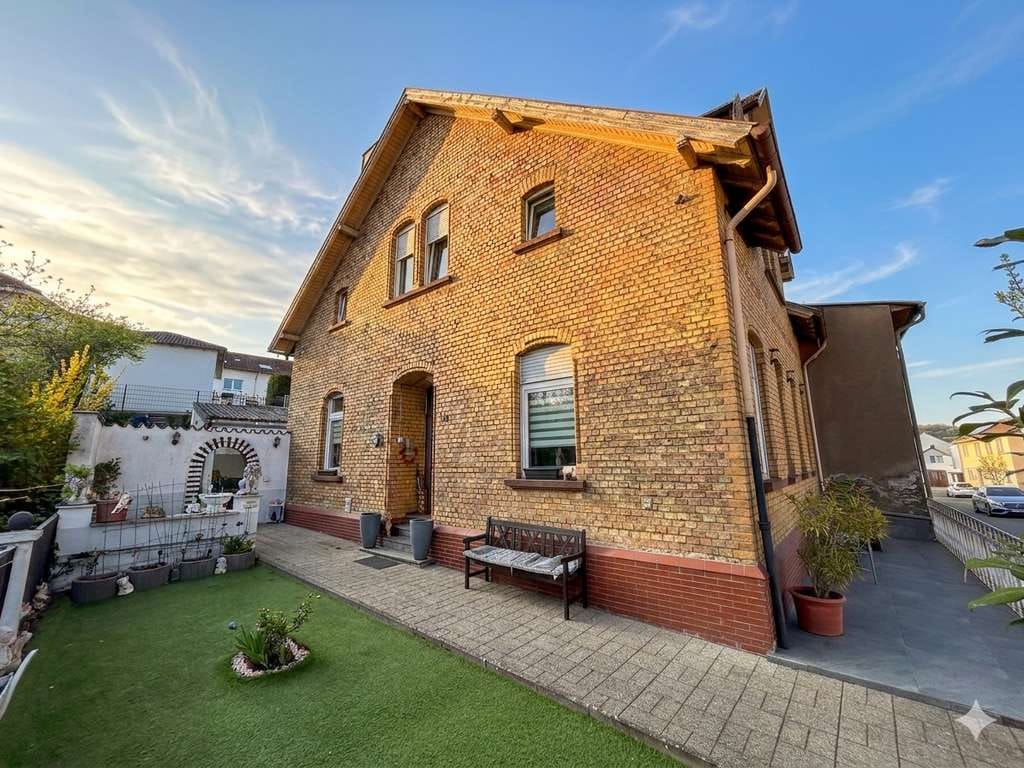 Immobilie in Münster-Sarmsheim - Traditionsreiches Wohnhaus mit viel Charme und Wohlfühlatmosphäre - Bild 0