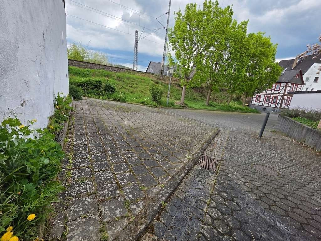 Immobilie in Rhens - Kapitalanlage in Rhens – solide Wohnimmobilie mit Entwicklungspotenzial - Bild 1