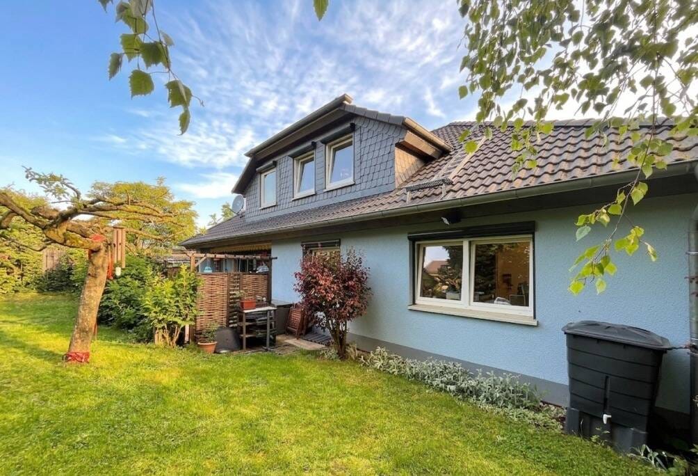Immobilie in Habichtswald - Energetisch modernisiertes, freistehendes Ein- bis Dreifamilienhaus in beliebter Lage von Habichtswald-Dörnberg - Bild 1