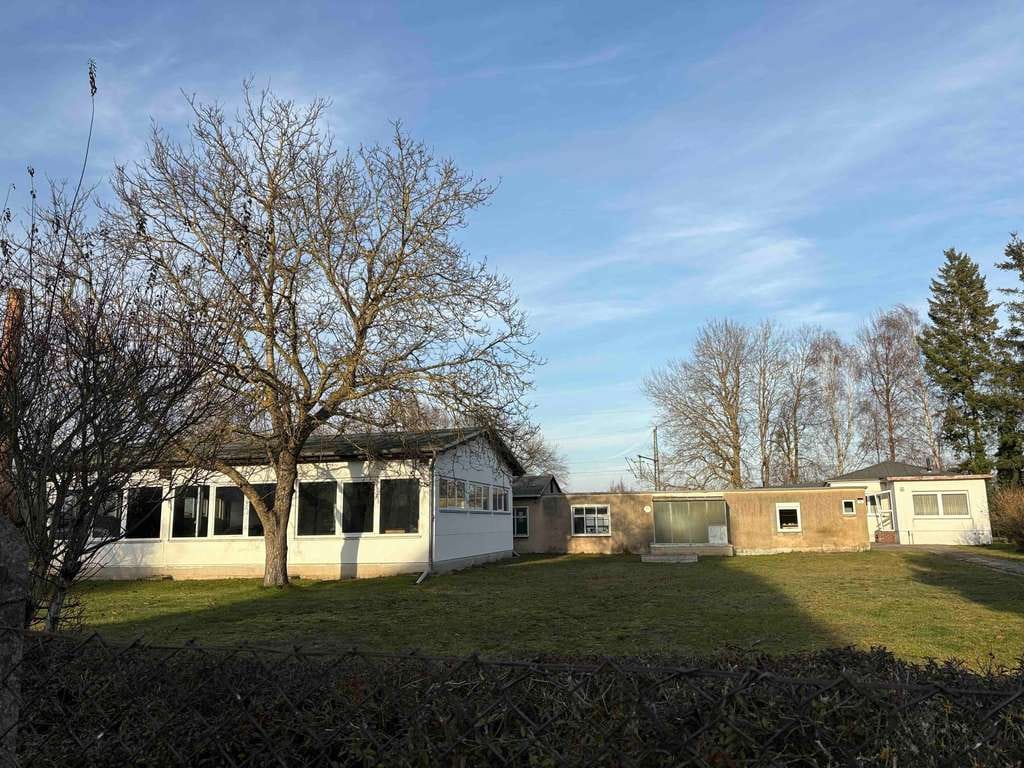 Immobilie in Bad Wilsnack - Wohnhaus mit großer Werkstatt und Garagen - auch als Baugrundstück geeignet - Bild 0