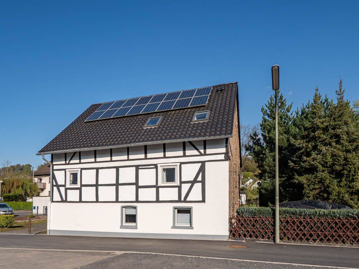 Immobilie in Sundern - Langfristig vermietetes Mehrfamilienhaus in Sundern-Hachen! - Bild 1