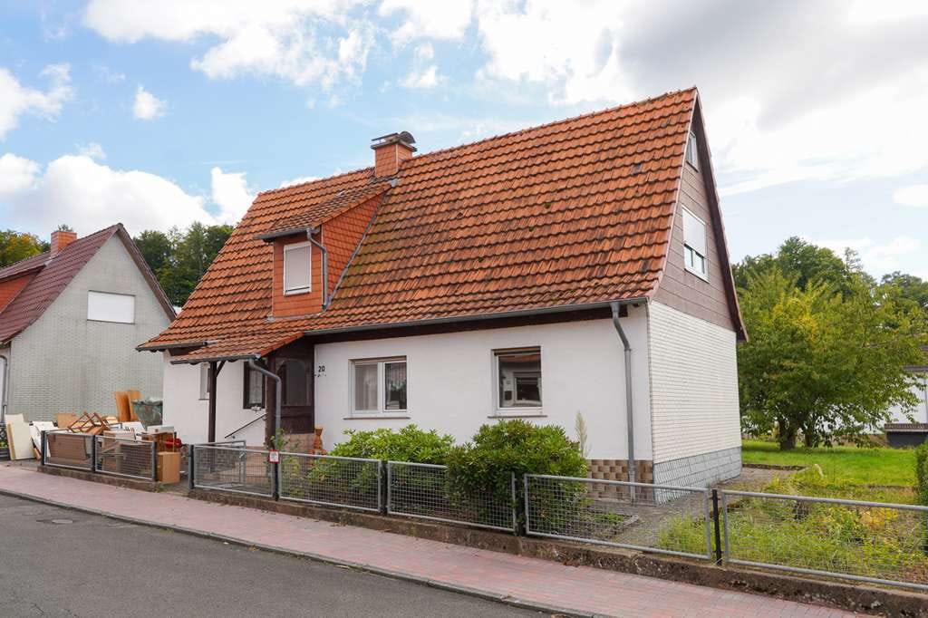Immobilie in Nentershausen - +++ Geplagtes Einfamilienhaus für die kleine Familie +++ - Bild 1