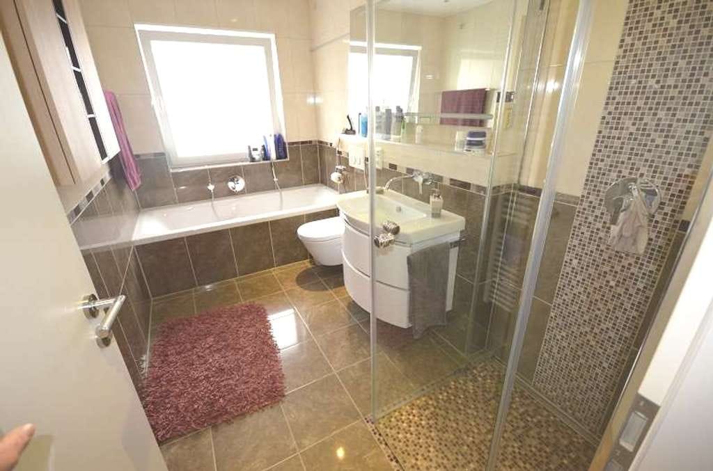 Immobilie in Sulzbach - Der Preis ist heiß! Top sanierter Bungalow in grüner, zentrumsnaher Lage von Sulzbach/Ts. - Bild 2
