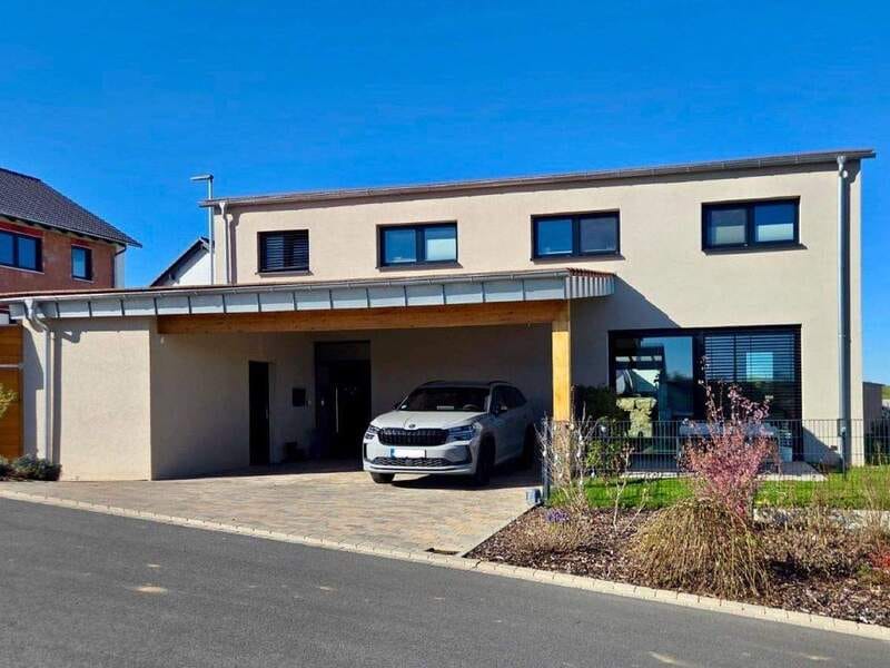 Immobilie in Gaukönigshofen - Modernes Familien-Idyll (Baujahr 2022): Exklusives Massivhaus mit Design-Ausstattung & Garten-Oase (geeignet für Förderprogramm der BayernLabo) - Bild 0