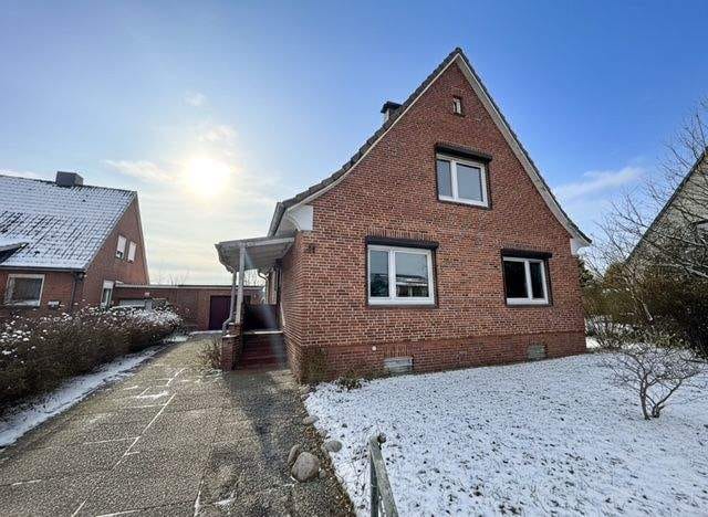 Immobilie in Borstel-Hohenraden - Ein Zuhause zum Ankommen! 135 m² Wohnfläche, Vollkeller, Weitblick und Feldrandlage in 30er Zone von Borstel - Hohenraden! - Bild 0