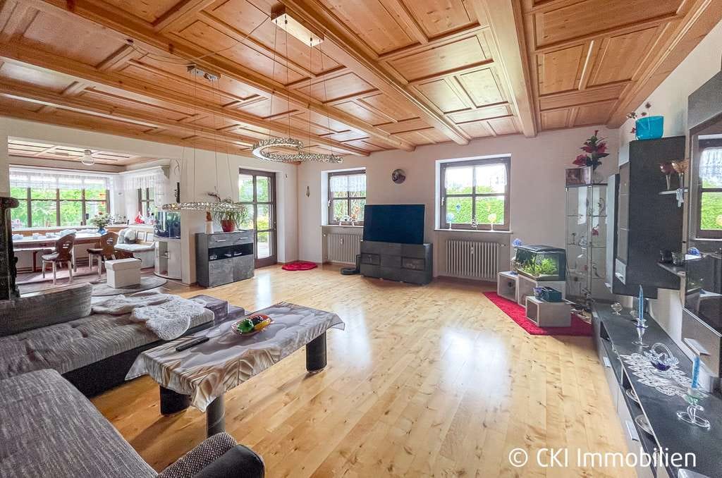Immobilie in Münsing - Nähe Starnberger See! Wohnhaus mit 2 vermieteten Wohneinheiten auf großem, sonnigen Grundstück - Bild 3