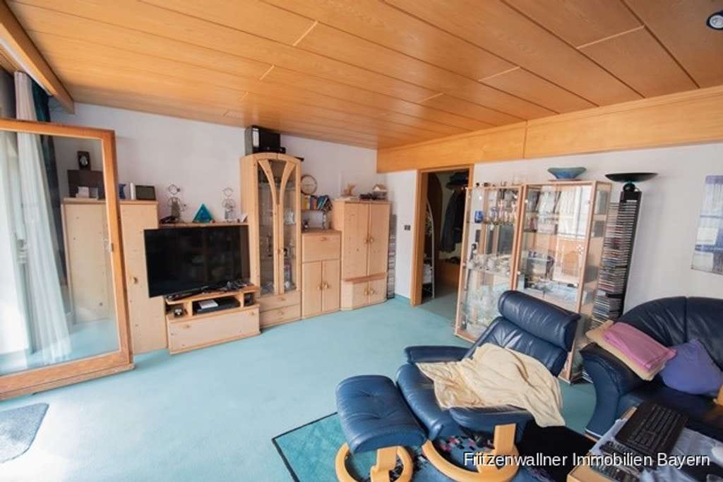 Immobilie in Immenstadt im Allgäu - Großzügige Hauptwohnung mit separatem Altbau – ideal für Familie & Mehrgenerationen. - Bild 1