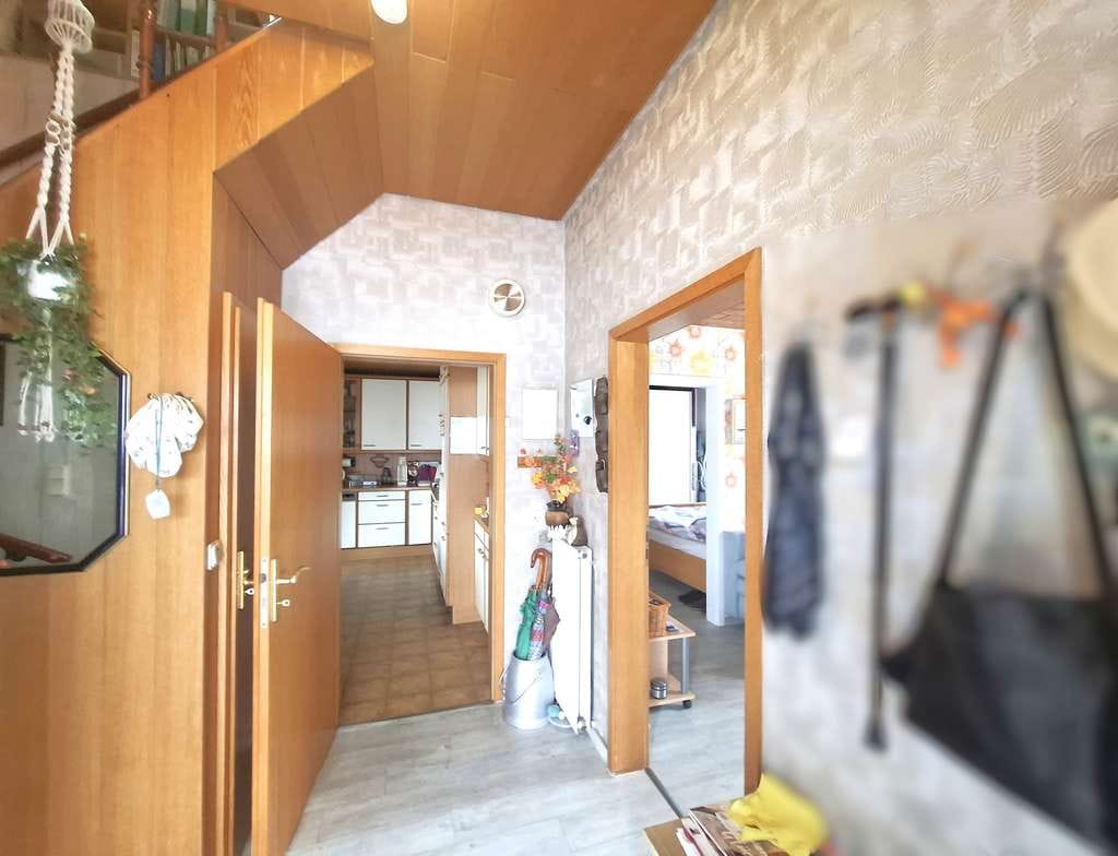 Immobilie in Nordenham - Kompakte Doppelhaushälfte mit Gestaltungspotenzial – ideal für kreative Eigennutzer und Handwerker - Bild 1
