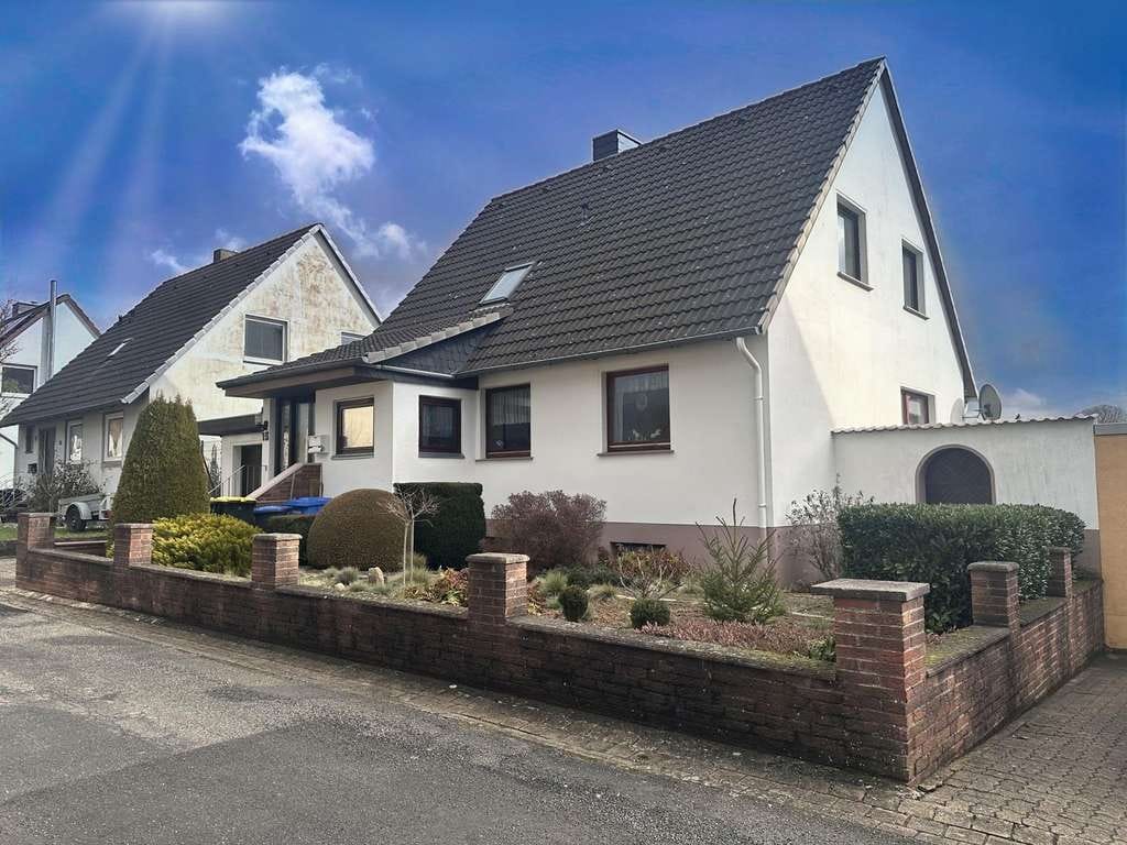 Immobilie in Sibbesse - Sibbesse-Petze: Einfamilienhaus mit Garage und Keller - Bild 0