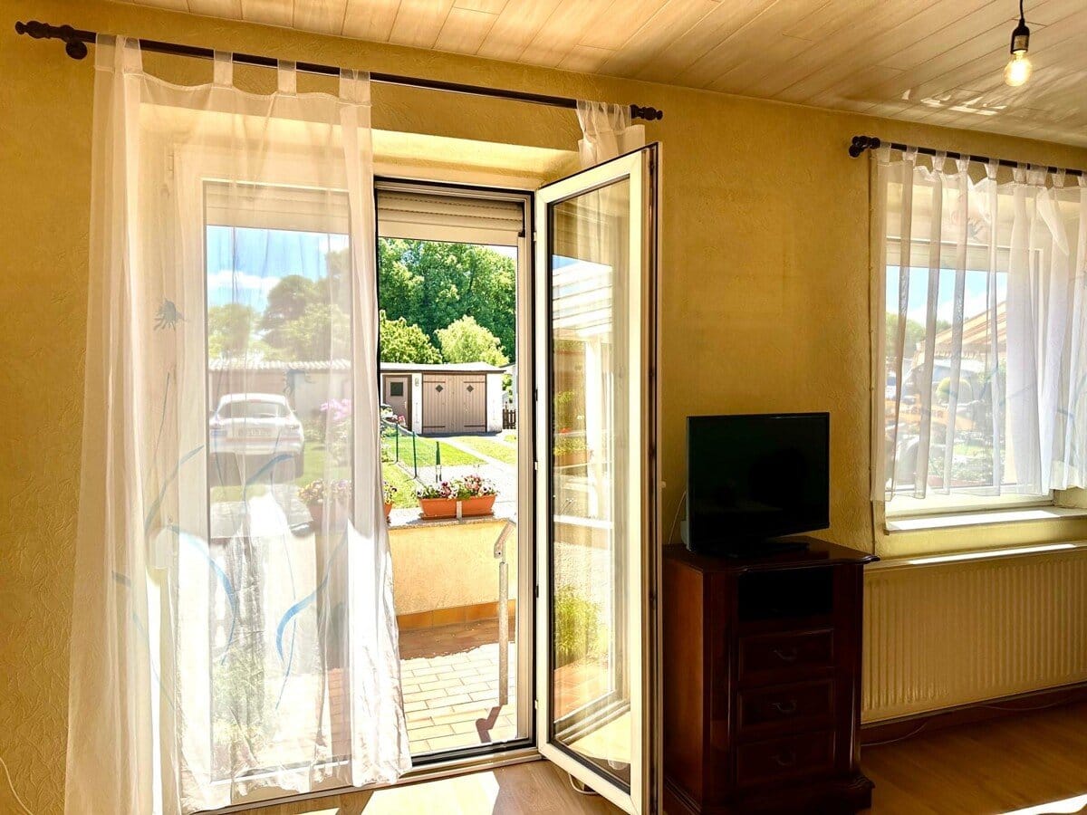 Immobilie in Ueckermünde - HORN IMMOBILIEN ++ gepflegtes Reihenmittelhaus in Ueckermmünde, nur ca. 1 km vom Strand entfernt - Bild 2