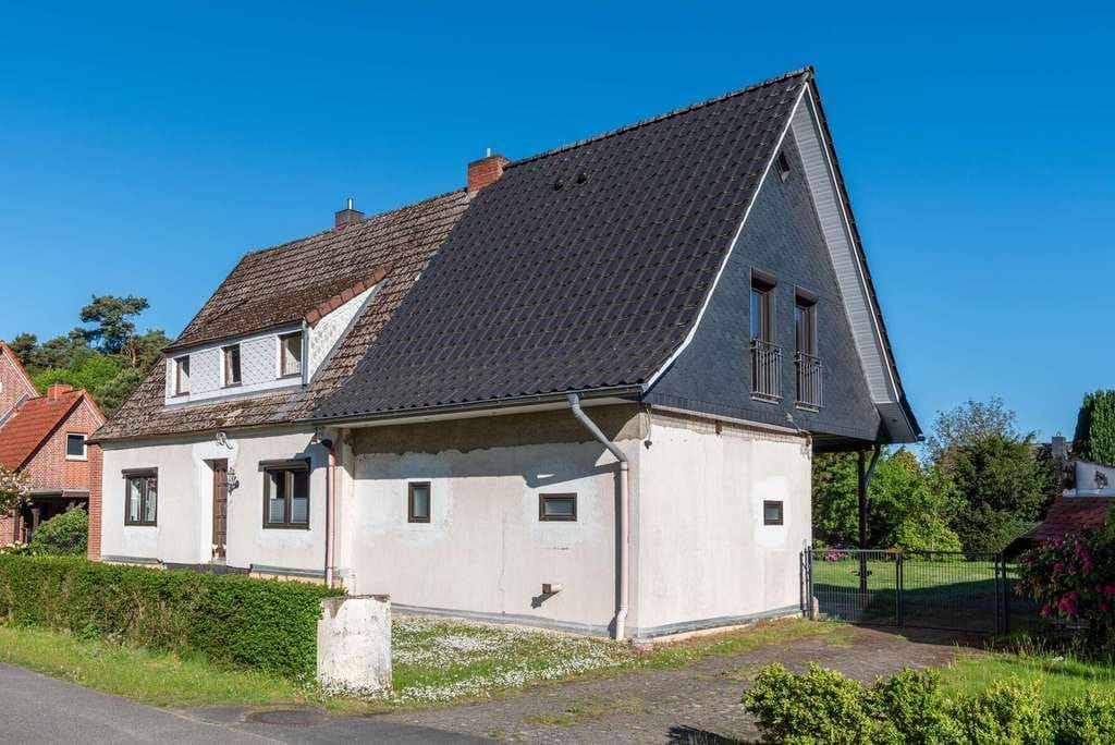 Immobilie in Lauenbrück - Teilsaniertes Haus mit großem Garten - Bild 1