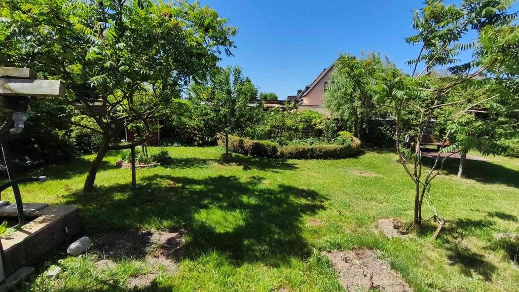 Immobilie in Uetersen - Zwei Wohneinheiten unter einem Dach – vielseitige Doppelhaushälfte mit Gartenidylle in Uetersen - Bild 1
