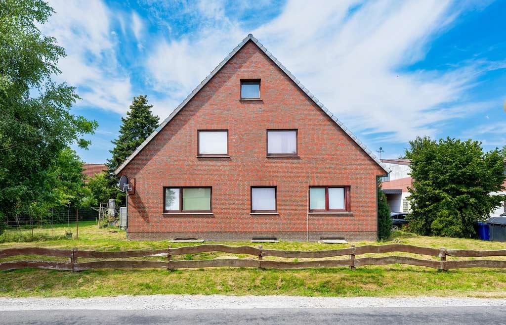 Immobilie in Lemwerder - Vielseitige Immobilie mit Halle in direkter Nähe zu den Werften – perfekt für Monteursunterkünfte - Bild 1
