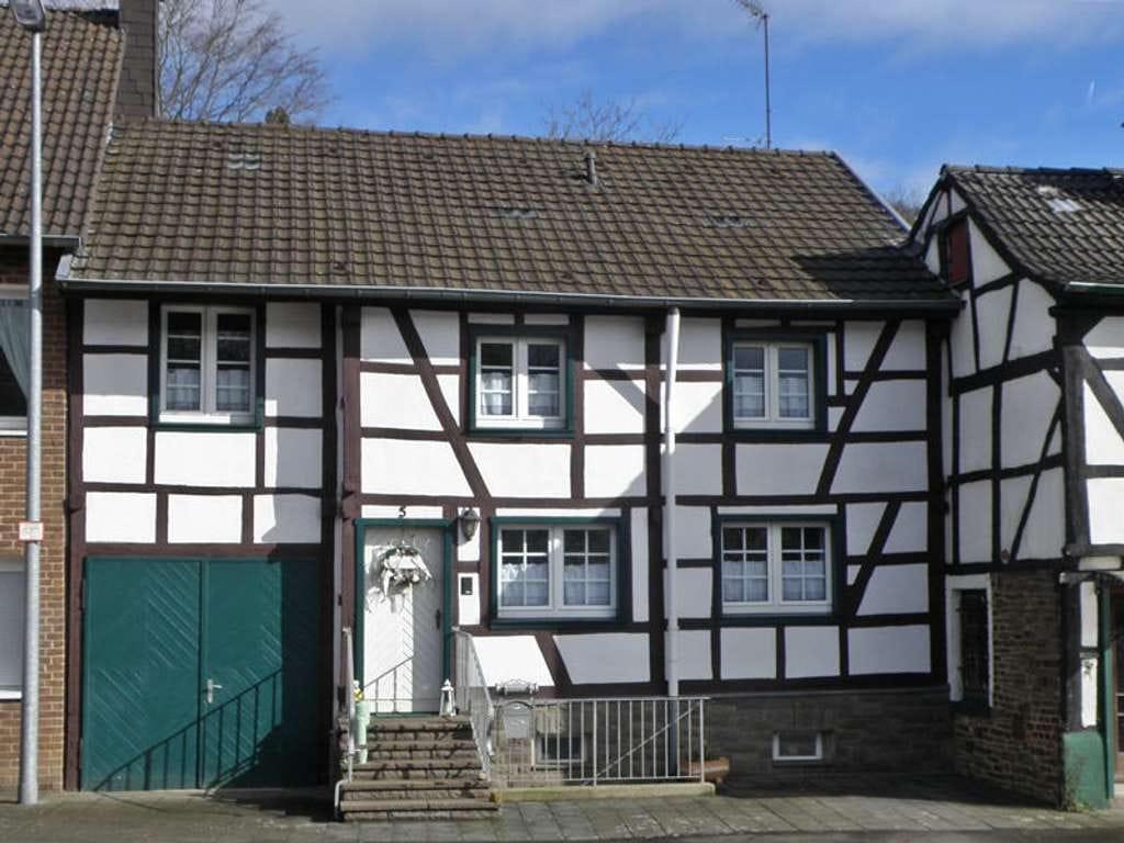 Immobilie in Bad Münstereifel - Fachwerkhaus mit Garten und Garage - Bild 0