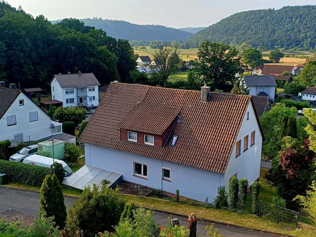 Immobilie in Lahntal - Viel Platz für den Alltag in diesem Zweifamilienhaus in Lahntal - Bild 2